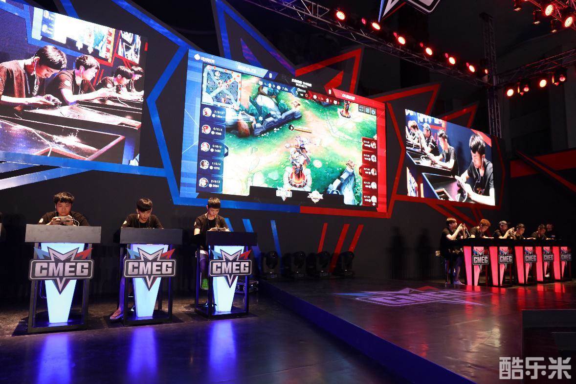 前往冠军之路！ Top Esports 官方关注了 Kanavi 、教练 Hongmi 和刘青松的微博