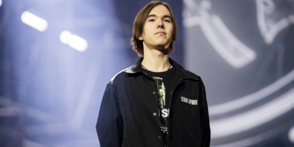 英雄联盟UZI退役，国外LOL圈纷纷祝福